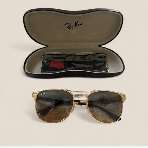 Ray-Ban Classic Signet Gold Sunglasses with Case